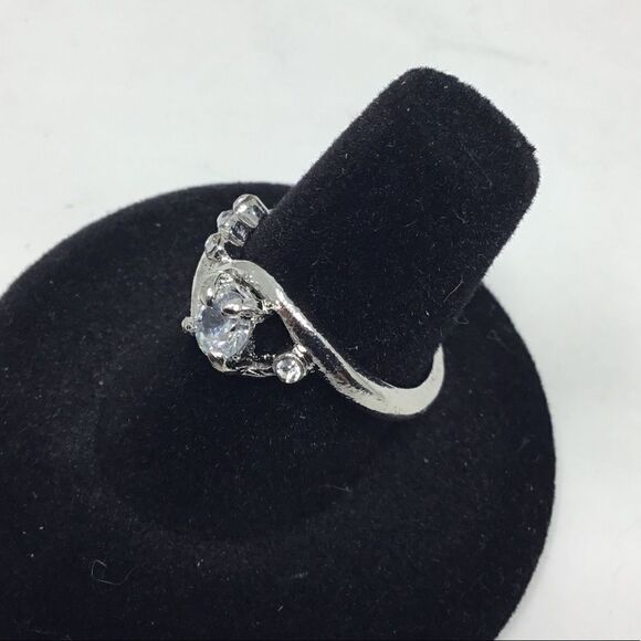 Cubic Zirconia Curved Fashion Ring (H15) - Picture 5 of 6